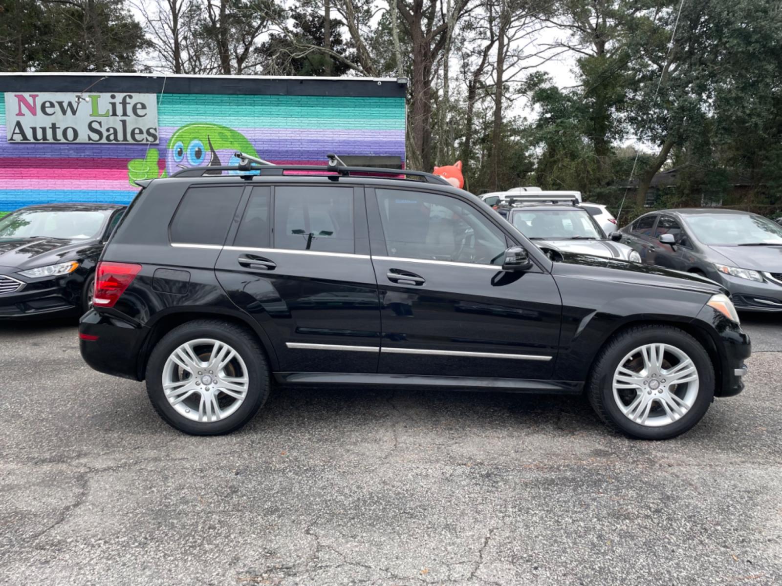 2015 BLACK MERCEDES-BENZ GLK 350 (WDCGG5HBXFG) with an 3.5L engine, Automatic transmission, located at 5103 Dorchester Rd., Charleston, SC, 29418-5607, (843) 767-1122, 36.245171, -115.228050 - Luxury Interior with CD/AUX/Sat/Bluetooth, Navigation, Backup Camera, Power liftgate, Double Sunroof, Dual Climate Control, Power Everything (windows, locks, seats, mirrors), Heated/Memory Seating, Power Liftgate, Keyless Entry, Alloy Wheels, Roof Rack. 145k miles Located at New Life Auto Sales! - Photo #7